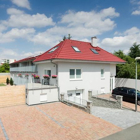 Pension Zlicin Prague Luaran gambar