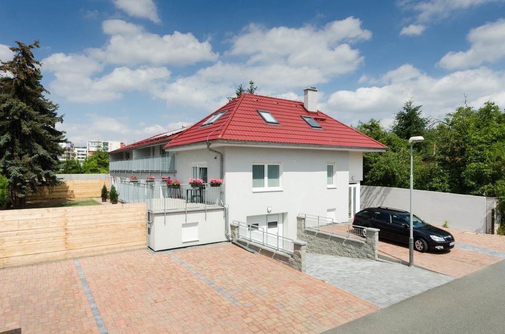 Pension Zlicin Prague Luaran gambar